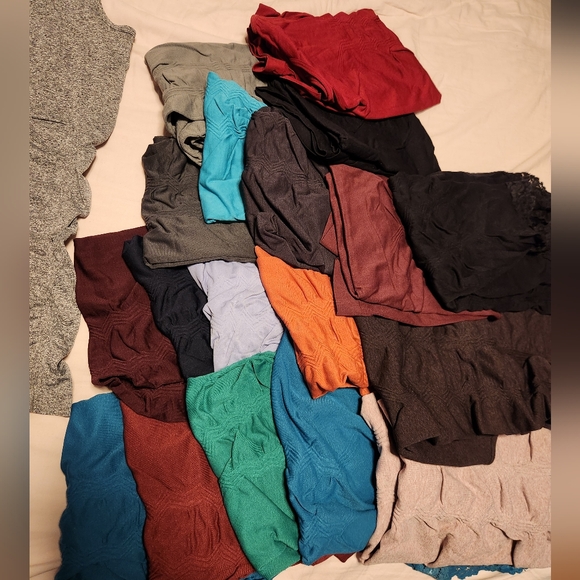 Tank tops - Picture 2 of 2